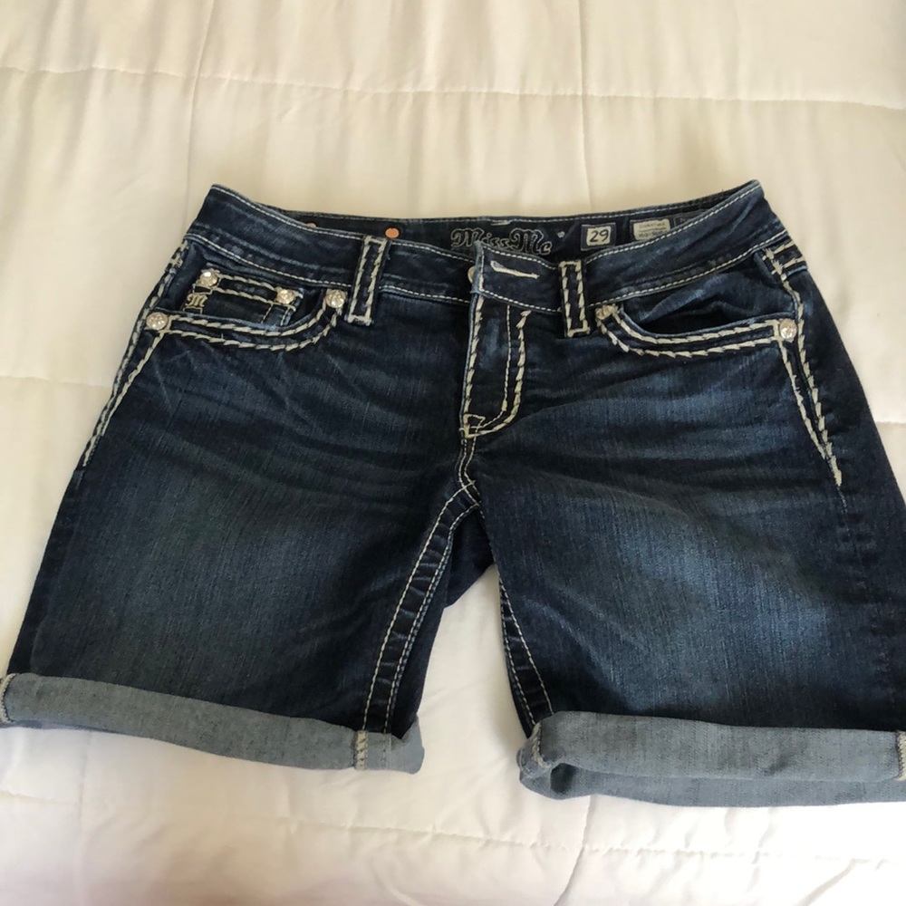 Miss Me Signature Mid Short